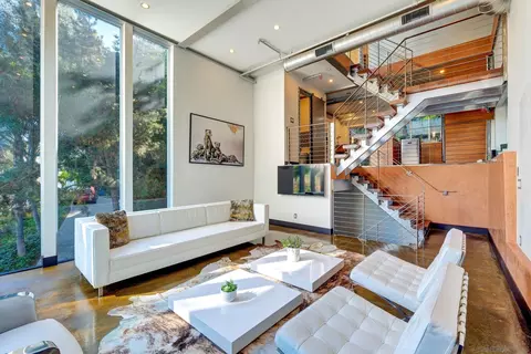 6920 Treasure Trl, Los Angeles, CA 90068