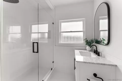 Bath - 503 Rosemont St, La Jolla, CA 92037 photo 1 of 1