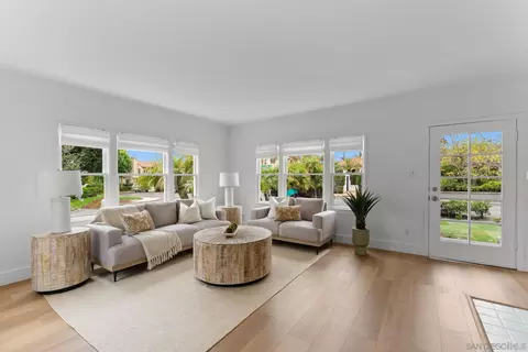 Living - 503 Rosemont St, La Jolla, CA 92037 photo 2 of 3