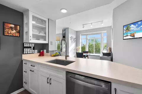 2400 5th Ave #330, San Diego, CA 92101