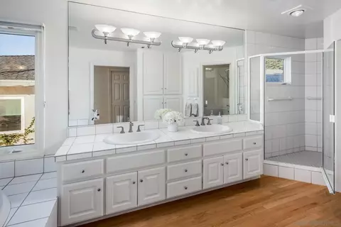 Bath - 538 4th St, Encinitas, CA 92024 photo 1 of 5