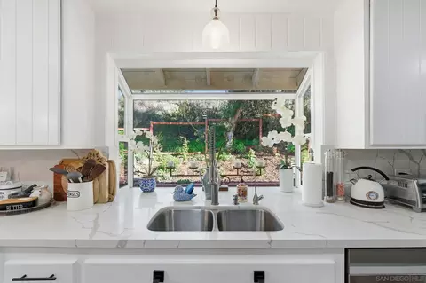 Kitchen - 1165 Midway Dr, Alpine, CA 91901 photo 4 of 8