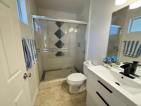Bath - 1531 View Pointe, Escondido, CA 92027 photo 3 of 4