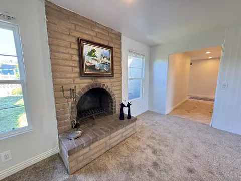 Living - 1531 View Pointe, Escondido, CA 92027 photo 1 of 4