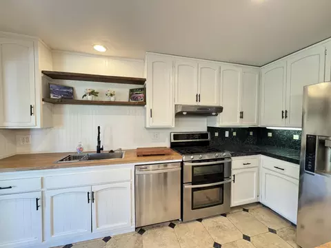 Kitchen - 1531 View Pointe, Escondido, CA 92027 photo 6 of 6
