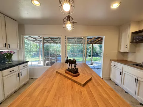Kitchen - 1531 View Pointe, Escondido, CA 92027 photo 5 of 6