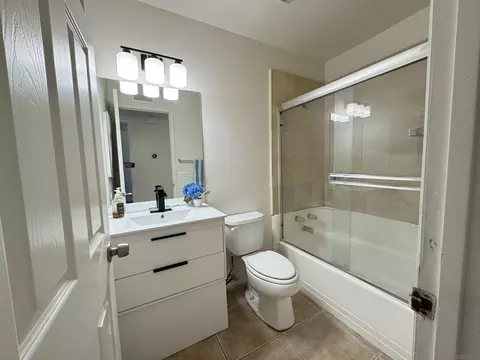 Bath - 1531 View Pointe, Escondido, CA 92027 photo 1 of 4
