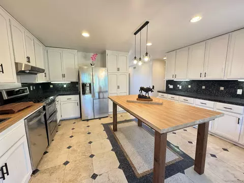 Kitchen - 1531 View Pointe, Escondido, CA 92027 photo 2 of 6
