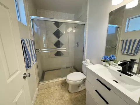 Bath - 1531 View Pointe, Escondido, CA 92027 photo 4 of 4