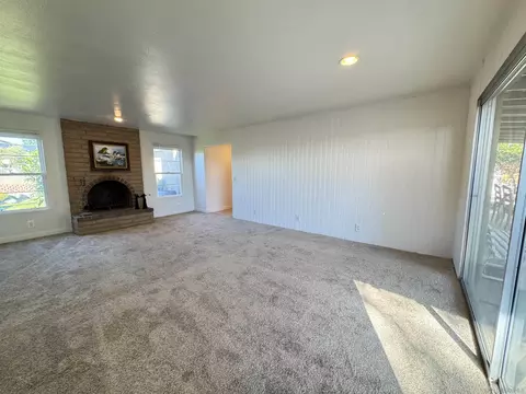 Living - 1531 View Pointe, Escondido, CA 92027 photo 2 of 4