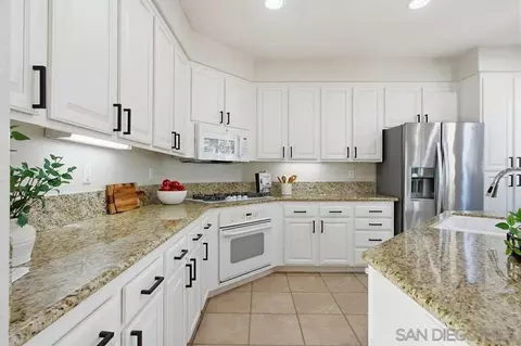 Kitchen - 5423 Foxtail Loop, Carlsbad, CA 92010 photo 4 of 6