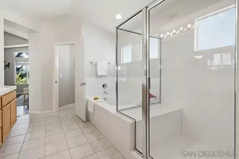 Bath - 5423 Foxtail Loop, Carlsbad, CA 92010 photo 5 of 8