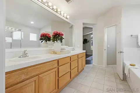 Bath - 5423 Foxtail Loop, Carlsbad, CA 92010 photo 3 of 8