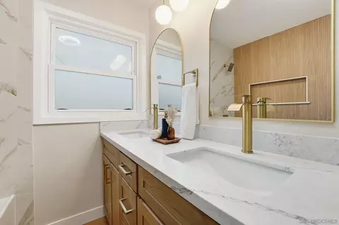 Bath - 4800 Lee Ave, La Mesa, CA 91942 photo 2 of 4