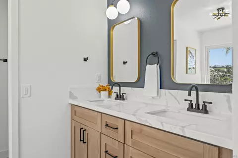 Bath - 1513 Powell Rd, Oceanside, CA 92056 photo 4 of 11