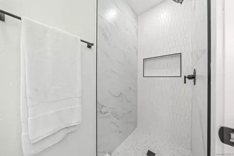 Bath - 1513 Powell Rd, Oceanside, CA 92056 photo 8 of 11