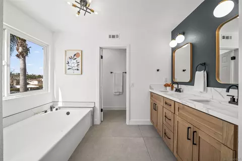 Bath - 1513 Powell Rd, Oceanside, CA 92056 photo 3 of 11
