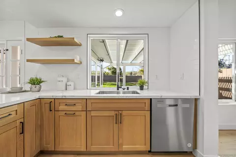 Kitchen - 1513 Powell Rd, Oceanside, CA 92056 photo 5 of 6