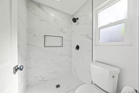 Bath - 1513 Powell Rd, Oceanside, CA 92056 photo 2 of 11