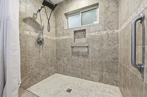 Bath - 16120 Poderio Ct, Ramona, CA 92065 photo 3 of 4