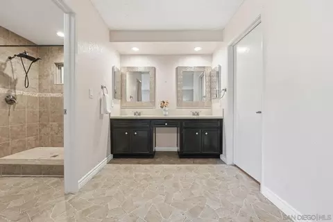 Bath - 16120 Poderio Ct, Ramona, CA 92065 photo 1 of 4
