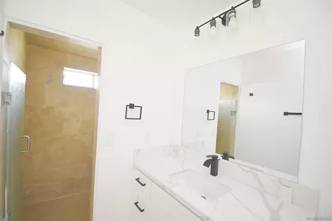 Bath - 401 Washington St, Ramona, CA 92065 photo 1 of 3
