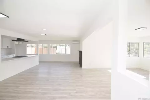Living - 401 Washington St, Ramona, CA 92065 photo 4 of 19