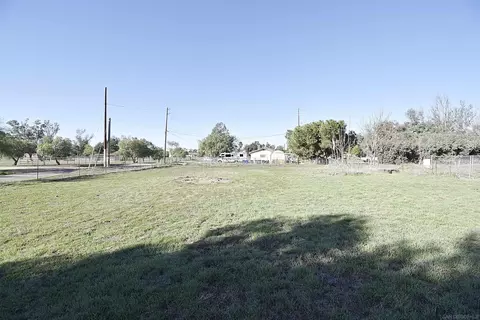 Exterior - 401 Washington St, Ramona, CA 92065 photo 3 of 14