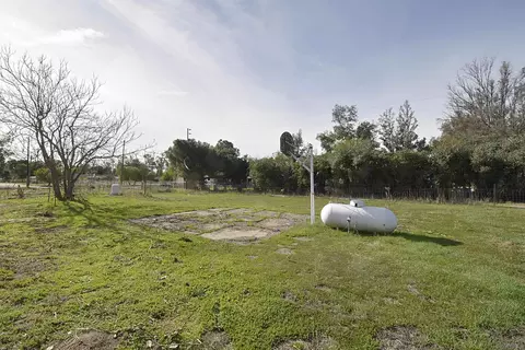 Exterior - 401 Washington St, Ramona, CA 92065 photo 13 of 14