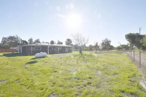 Exterior - 401 Washington St, Ramona, CA 92065 photo 6 of 14