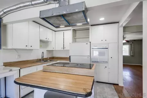 Kitchen - 8749 Cottonwood Ave, Santee, CA 92071 photo 4 of 8