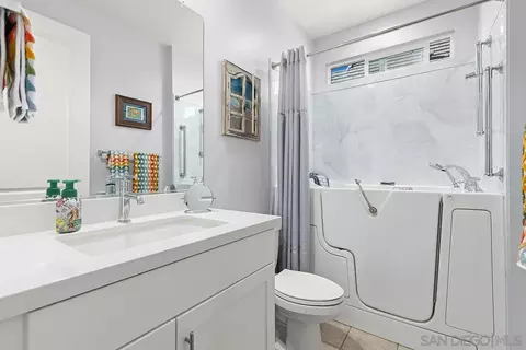 Bath - 32100 Sedge Way, Temecula, CA 92591 photo 5 of 5