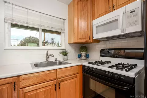 Kitchen - 11739 Walnut Rd, Lakeside, CA 92040 photo 3 of 4