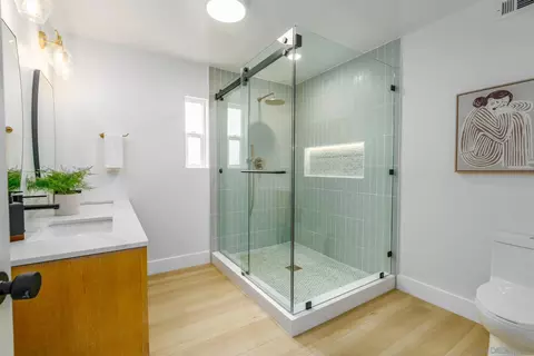 Bath - 1602 Montgomery, Vista, CA 92084 photo 4 of 5