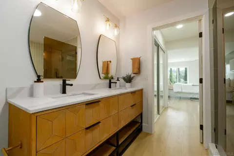 Bath - 1602 Montgomery, Vista, CA 92084 photo 2 of 5
