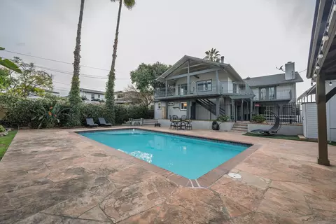 444 Avalon Dr, Vista, CA 92084