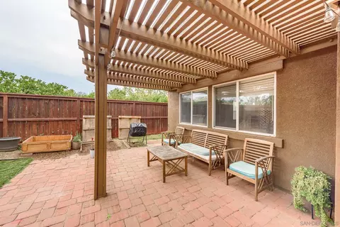 Exterior - 1039 Eliot St, Oceanside, CA 92057 photo 6 of 10