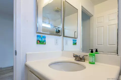 Bath - 1039 Eliot St, Oceanside, CA 92057 photo 2 of 6