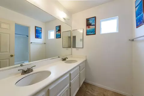 Bath - 1039 Eliot St, Oceanside, CA 92057 photo 5 of 6