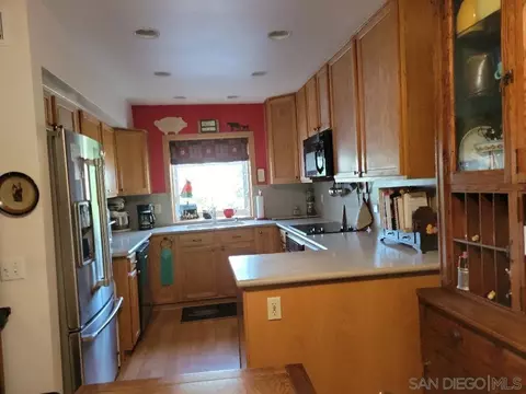 9881 S Aldergrove Ln, Spring Valley, CA 91977 photo 2