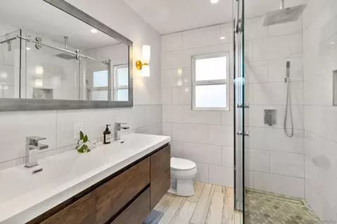 Bath - 823 La Salina Pl, Oceanside, CA 92054 photo 1 of 4