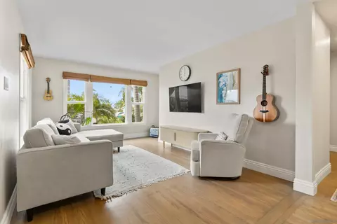 Living - 823 La Salina Pl, Oceanside, CA 92054 photo 2 of 7