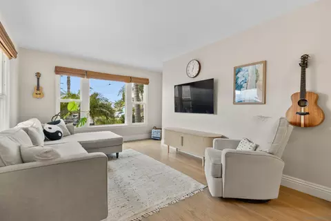 Living - 823 La Salina Pl, Oceanside, CA 92054 photo 3 of 7