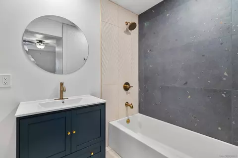 Bath - 823 La Salina Pl, Oceanside, CA 92054 photo 3 of 4