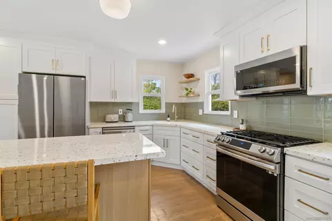 Kitchen - 823 La Salina Pl, Oceanside, CA 92054 photo 5 of 6