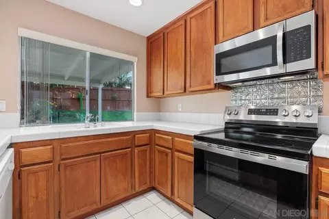 Kitchen - 4445 Sunburst Dr, Oceanside, CA 92056 photo 2 of 4