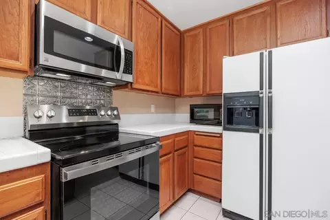Kitchen - 4445 Sunburst Dr, Oceanside, CA 92056 photo 3 of 4