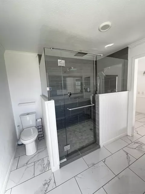 Bath - 1625 Stewart St, Oceanside, CA 92054 photo 4 of 12
