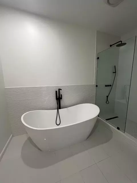 Bath - 1625 Stewart St, Oceanside, CA 92054 photo 12 of 12