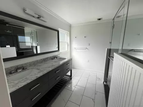 Bath - 1625 Stewart St, Oceanside, CA 92054 photo 8 of 12